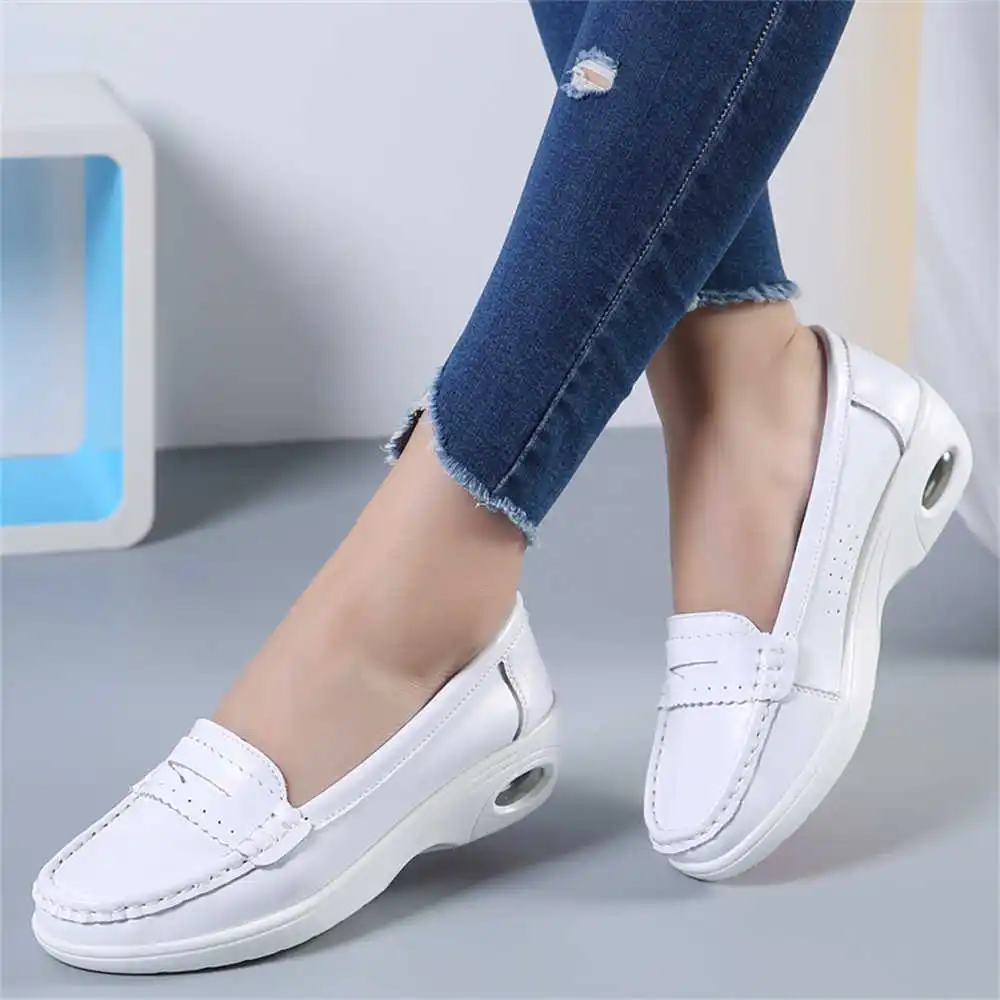 Białe buty sportowe z grubą po – Men'S Best Sneakers For Formal Wear recenzja i cena